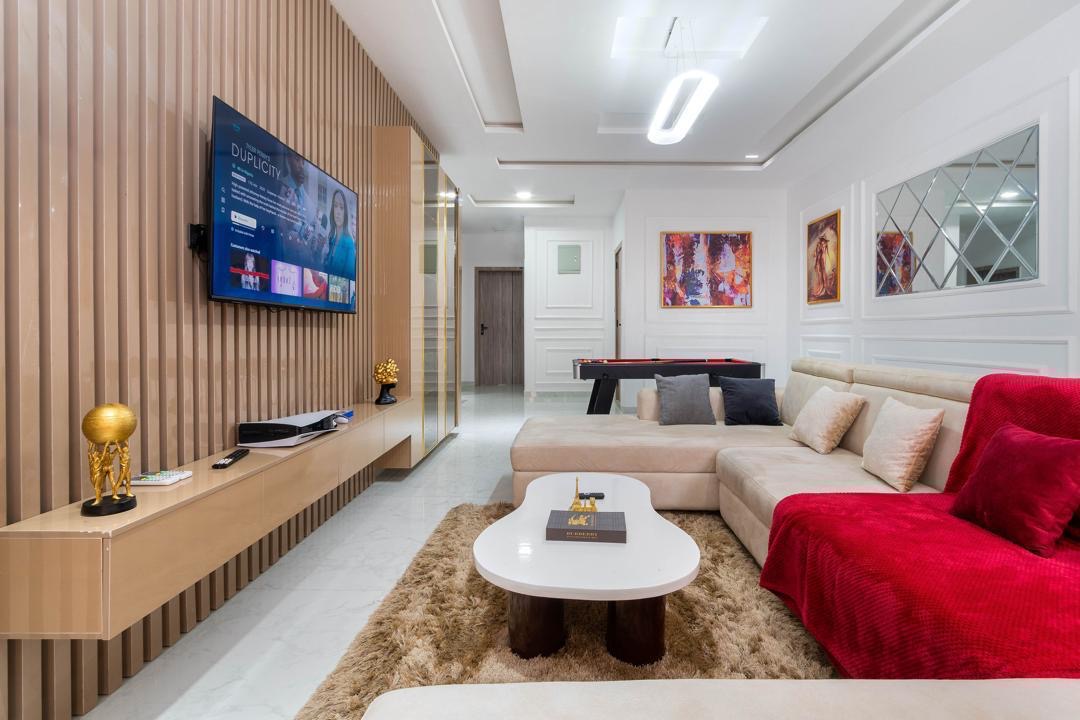 Champs Élysées apartment living room in Ikate